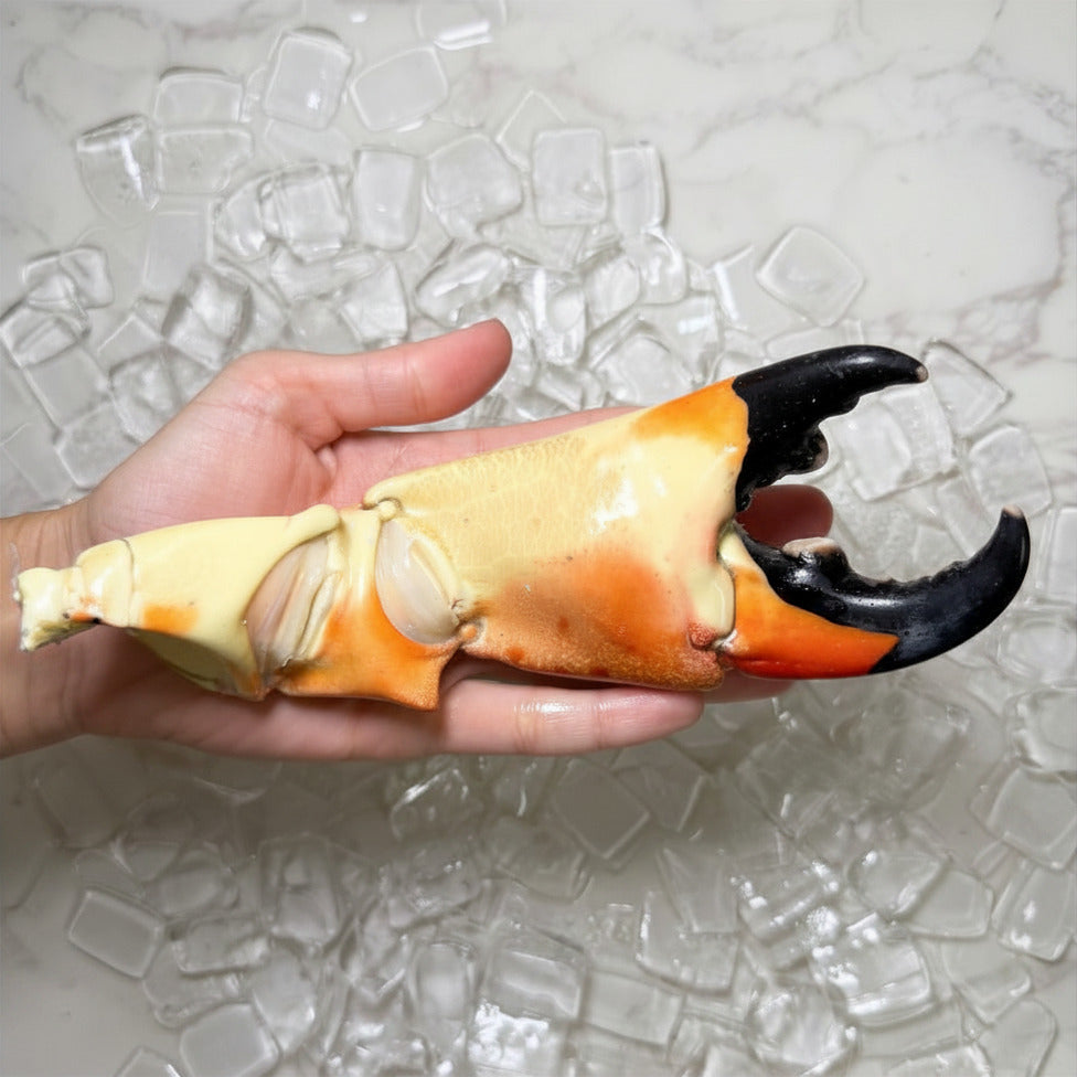 colossal_hand